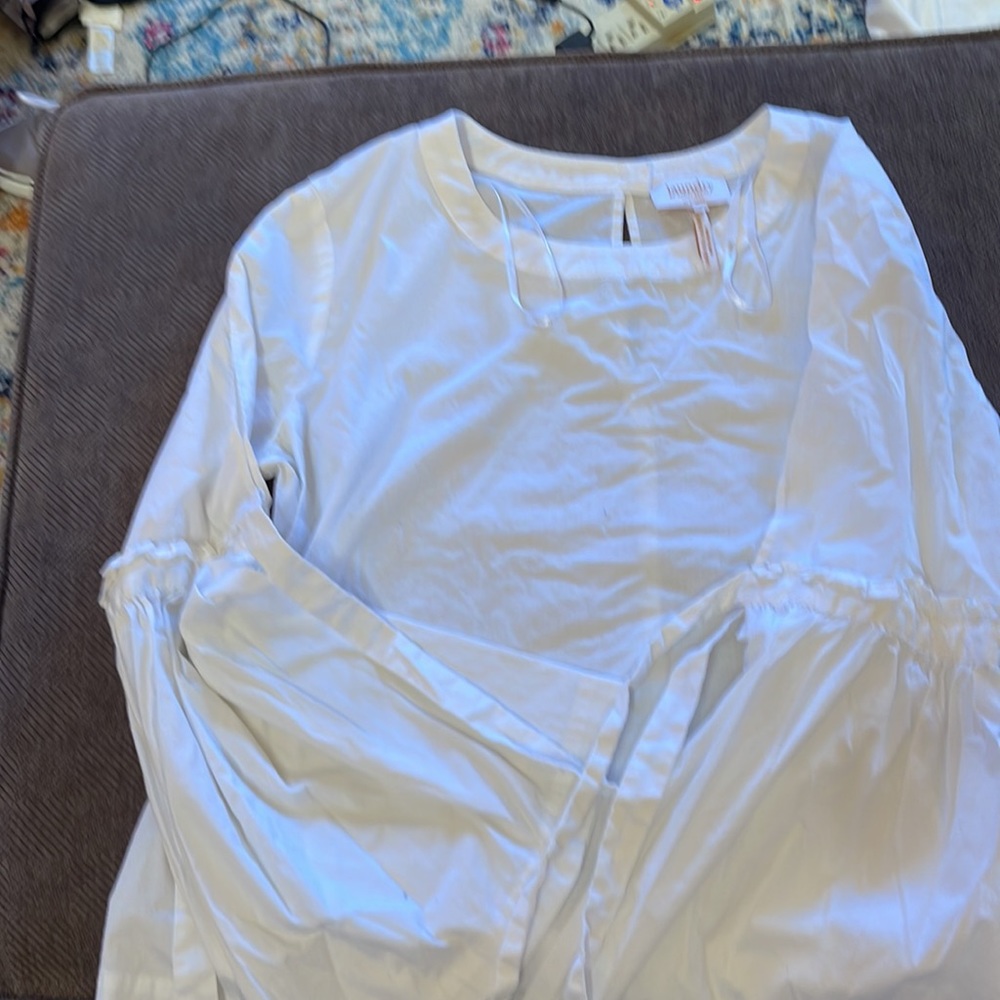 White top - Picture 2 of 3